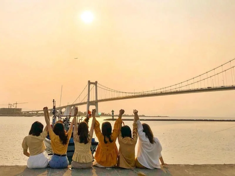 Tour du lịch là gì Đi du lịch theo tour rất đông, vui tuy nhiên có thể khiến bạn mất đi sự riêng