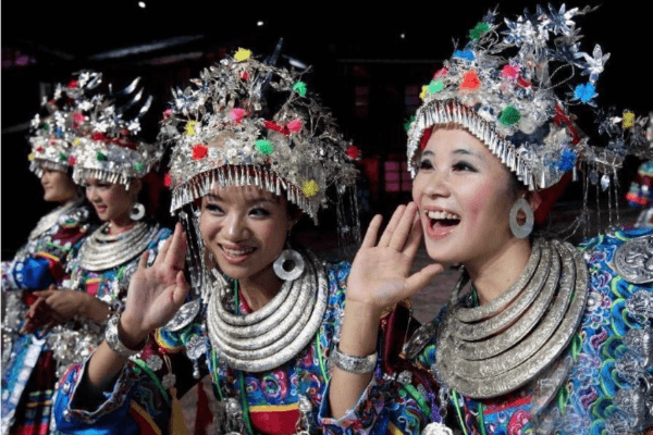 Trang phục đặc sắc tại lễ hội Khiêu Hoa