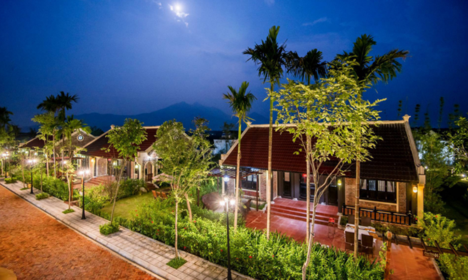 Đánh Thức Năng Lượng Tại Vườn Vua Resort & Villas Với Golden Lake Travel Tour 2026